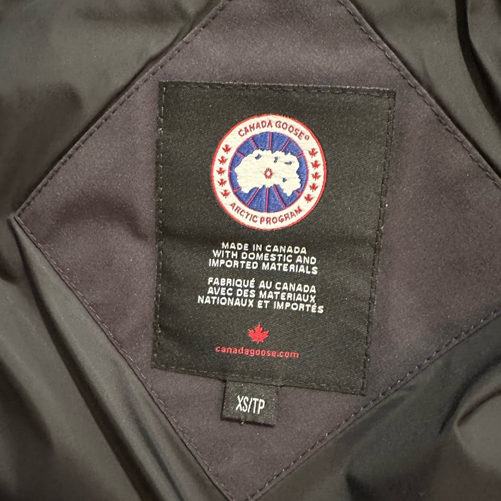 Canada goose navy colour in a great condition - Picture 7 of 16